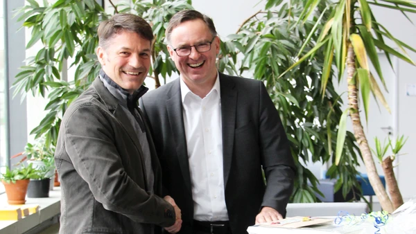 Prof. Barfuß und Prof. Scheed beim Shakehands