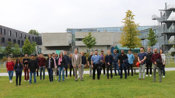 Gruppenbild Ignaz Kögler Research Camp Campus Wiese